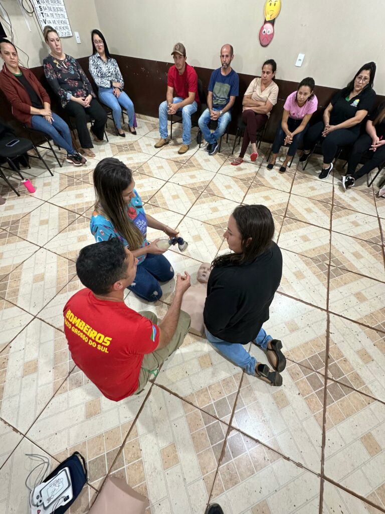 Curso de Primeiros Socorros capacita colaboradores da APAE de Paranhos com apoio do Corpo de Bombeiros de Amambai