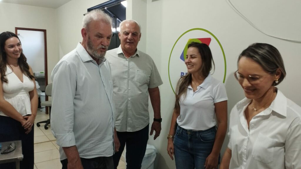 Deputado Geraldo Resende entrega nova ambulância em Caracol Deputado Geraldo Resende entrega nova ambulância em Caracol