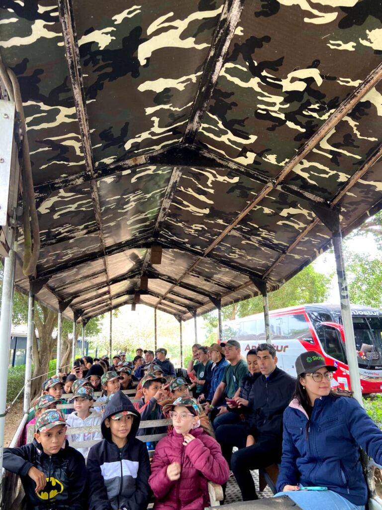 Projeto Florestinha de Amambai realiza dia de Educação Ambiental na Fazenda Green Farm, em Itaquiraí Projeto Florestinha de Amambai realiza dia de Educação Ambiental na Fazenda Green Farm, em Itaquiraí