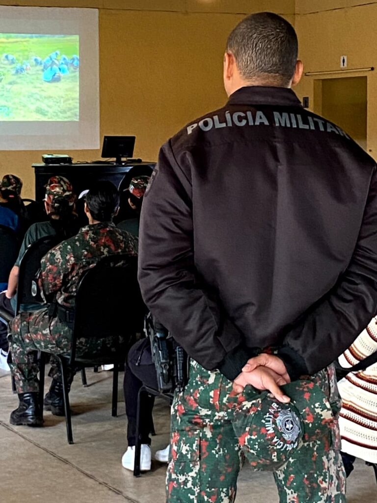 Projeto Florestinha de Amambai realiza dia de Educação Ambiental na Fazenda Green Farm, em Itaquiraí Projeto Florestinha de Amambai realiza dia de Educação Ambiental na Fazenda Green Farm, em Itaquiraí