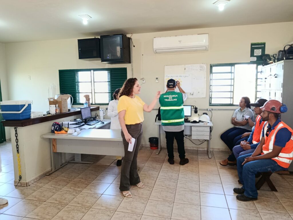 Secretaria de Saúde de Iguatemi realiza palestra sobre saúde mental na Cooperativa Lar