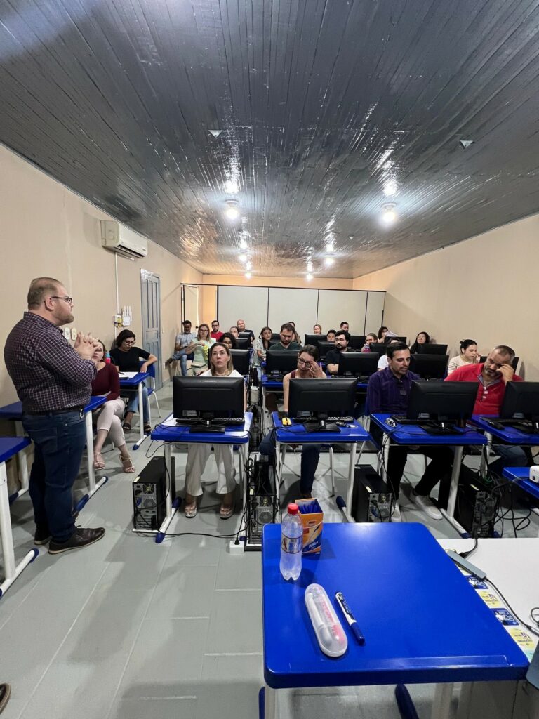 Capacitação fortalece uso do Prontuário Eletrônico do Cidadão em Amambai