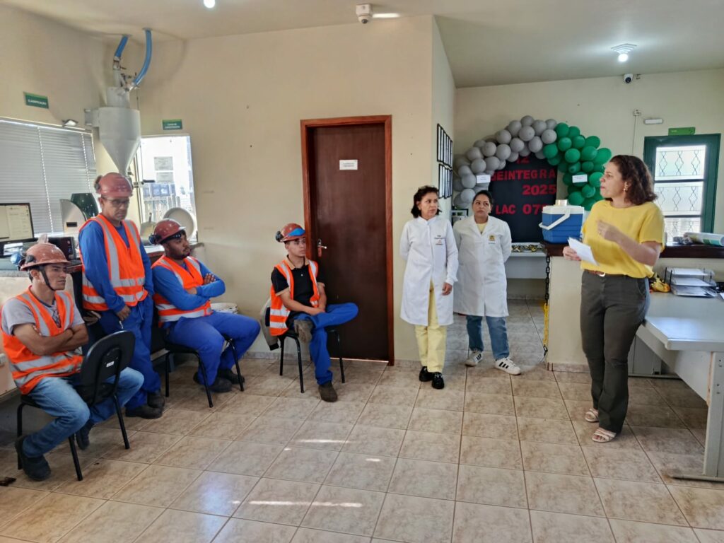Secretaria de Saúde de Iguatemi realiza palestra sobre saúde mental na Cooperativa Lar