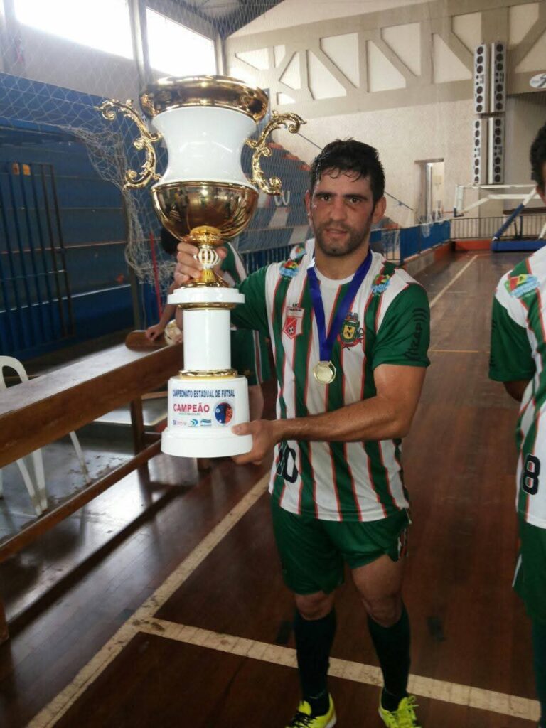 Jogador Amarildo Ristof precisa de ajuda para cirurgia no joelho