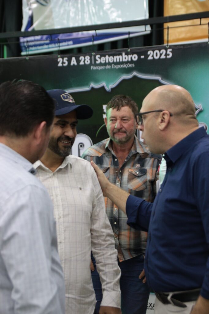 Prefeito e vice de Paranhos prestigiam abertura da 34ª Expobai