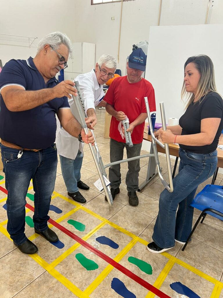 Prefeitura de Amambai entrega equipamentos de mobilidade a usuários do SUS