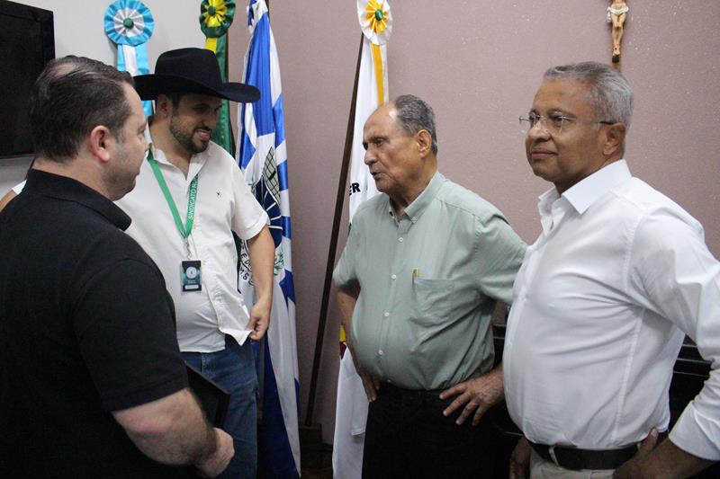 Vereadores Darci e Jota Roberto recepcionam deputados Rodolfo Nogueira e Zé Teixeira em Amambai