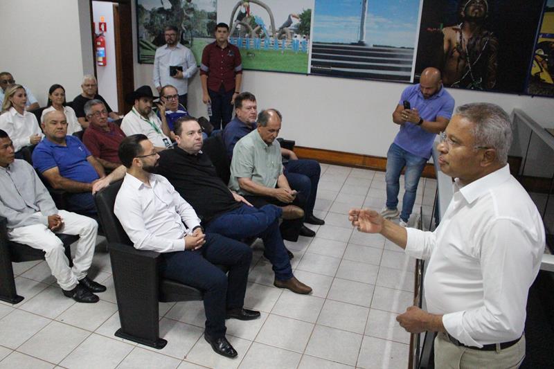 Vereadores Darci e Jota Roberto recepcionam deputados Rodolfo Nogueira e Zé Teixeira em Amambai