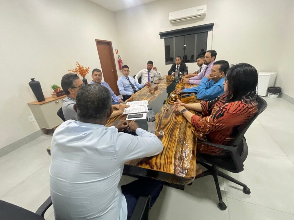 Prefeitura e Câmara de Paranhos alinham parceria em reunião com vereadores Prefeitura e Câmara de Paranhos alinham parceria em reunião com vereadores