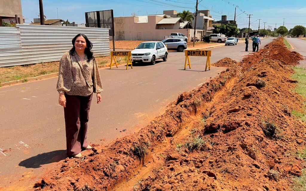 Prefeita Lurdes acompanha obras do Brilha Caarapó na Av. Duque de Caxias