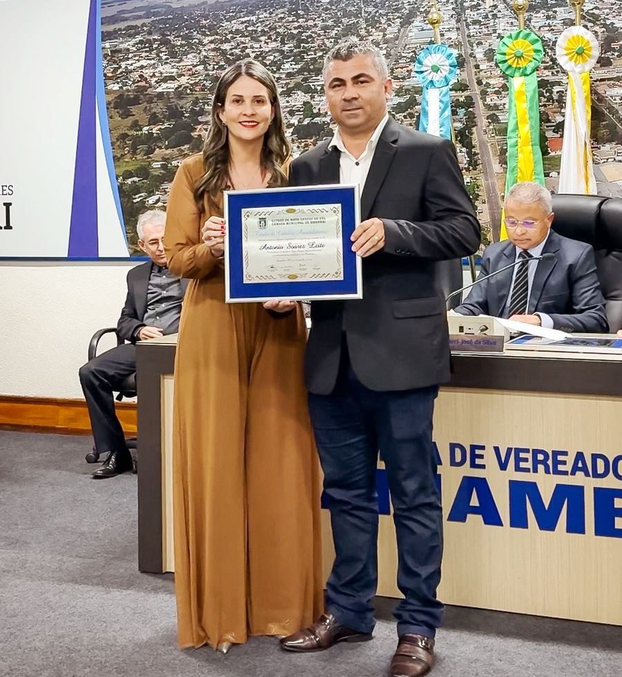 Por indicação de Lígia Borges líder comunitário Antônio Soares Leite é condecorado com o Título de Cidadão Amambaiense