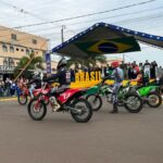 Desfile cívico-militar abre programação de aniversário de 77 anos de Amambai