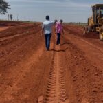 Legislativo de Paranhos: vereadores acompanham manutenção em estrada de acesso à comunidade rural