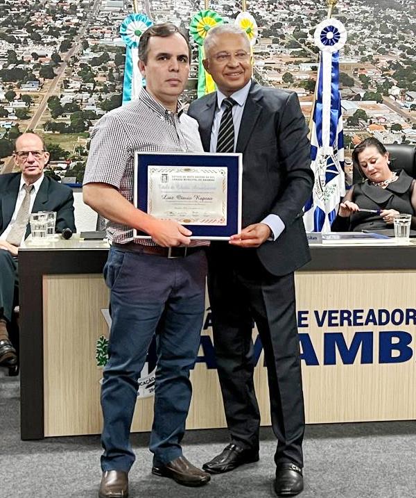 Indicado pelo presidente da Câmara vereador Darci, cirurgião dentista Dr. Luiz Otávio Raposo recebe o Título de Cidadão Amambainse Indicado pelo presidente da Câmara vereador Darci, cirurgião dentista Dr. Luiz Otávio Raposo recebe o Título de Cidadão Amambainse