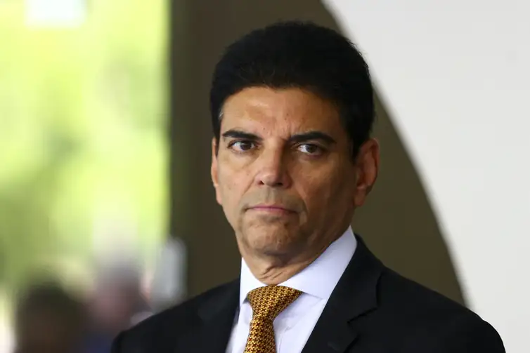Motta pauta PEC que dificulta denúncias criminais contra parlamentares