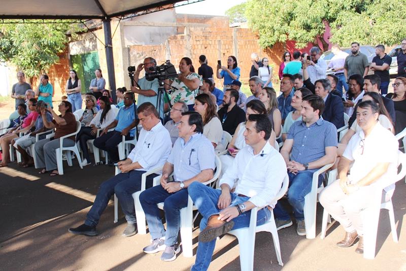 Prefeito Rodrigo Sacuno destaca tríplice parceria que vai realizar o sonho da casa própria de 60 famílias em Naviraí Prefeito Rodrigo Sacuno destaca tríplice parceria que vai realizar o sonho da casa própria de 60 famílias em Naviraí