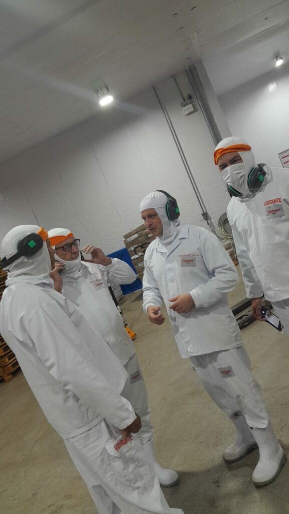 Presidente da Câmara vereador Darci visita frigorífico de frango no Paraná e destaca possibilidade da empresa se instalar em Amambai Presidente da Câmara vereador Darci visita frigorífico de frango no Paraná e destaca possibilidade da empresa se instalar em Amambai