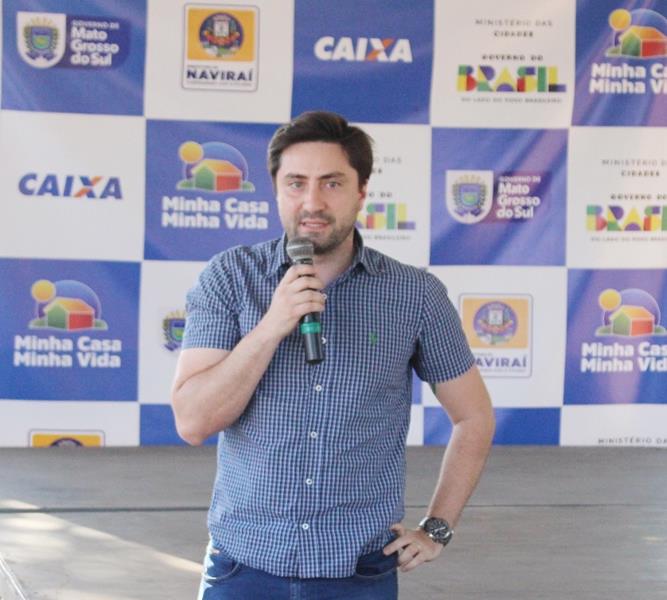 Prefeito Rodrigo Sacuno destaca tríplice parceria que vai realizar o sonho da casa própria de 60 famílias em Naviraí Prefeito Rodrigo Sacuno destaca tríplice parceria que vai realizar o sonho da casa própria de 60 famílias em Naviraí