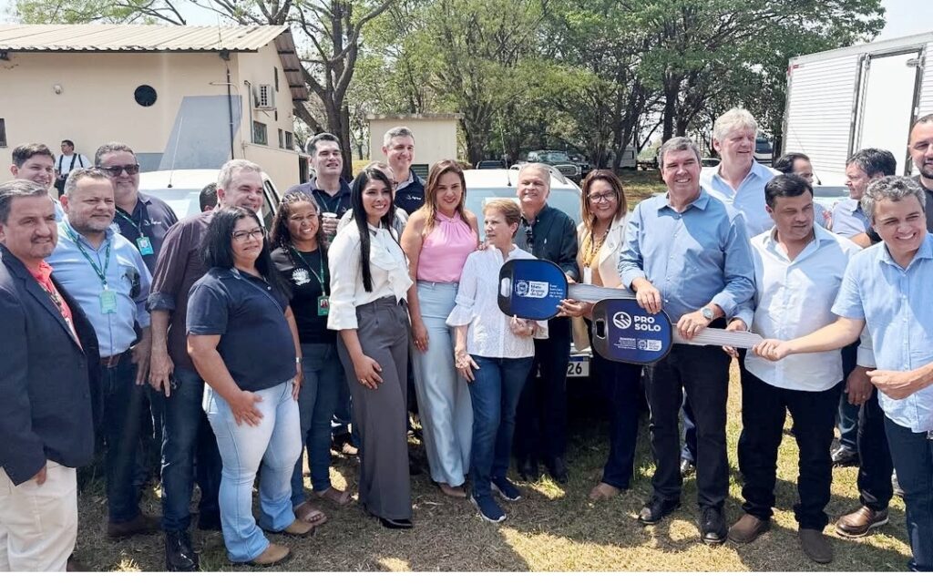 Niágara Kraievski destaca recebimento de trator e pick-up para atender aos pequenos produtores em Coronel Sapucaia