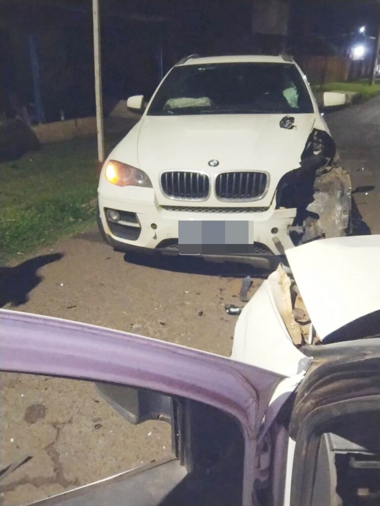 Bombeiros socorrem vítimas de acidente em Amambai