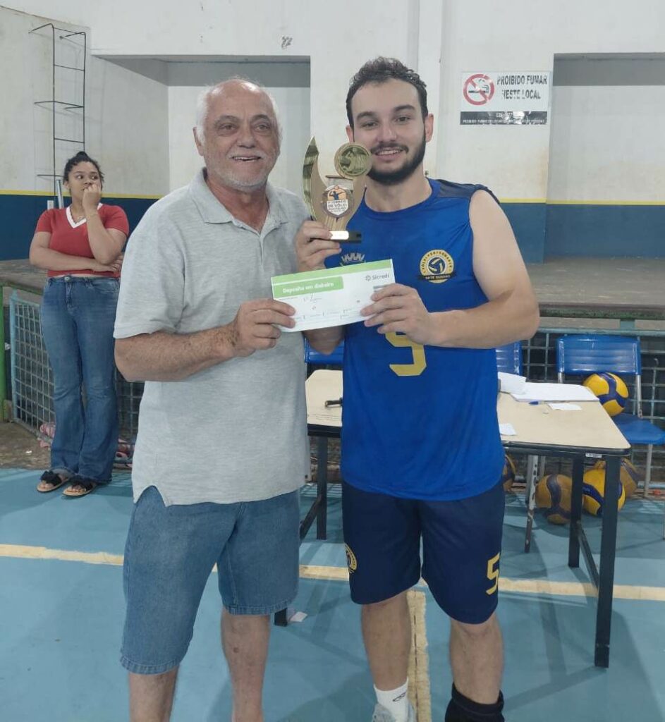 Performace de Sete Quedas é campeã do torneio regional de vôlei masculino em Tacuru