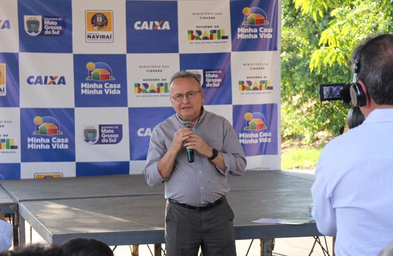 Prefeito Rodrigo Sacuno destaca tríplice parceria que vai realizar o sonho da casa própria de 60 famílias em Naviraí Prefeito Rodrigo Sacuno destaca tríplice parceria que vai realizar o sonho da casa própria de 60 famílias em Naviraí