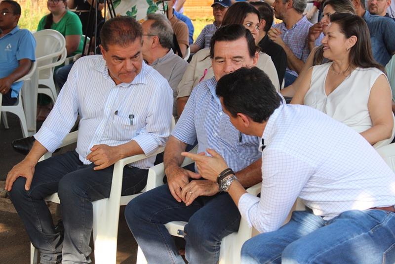 Prefeito Rodrigo Sacuno destaca tríplice parceria que vai realizar o sonho da casa própria de 60 famílias em Naviraí Prefeito Rodrigo Sacuno destaca tríplice parceria que vai realizar o sonho da casa própria de 60 famílias em Naviraí