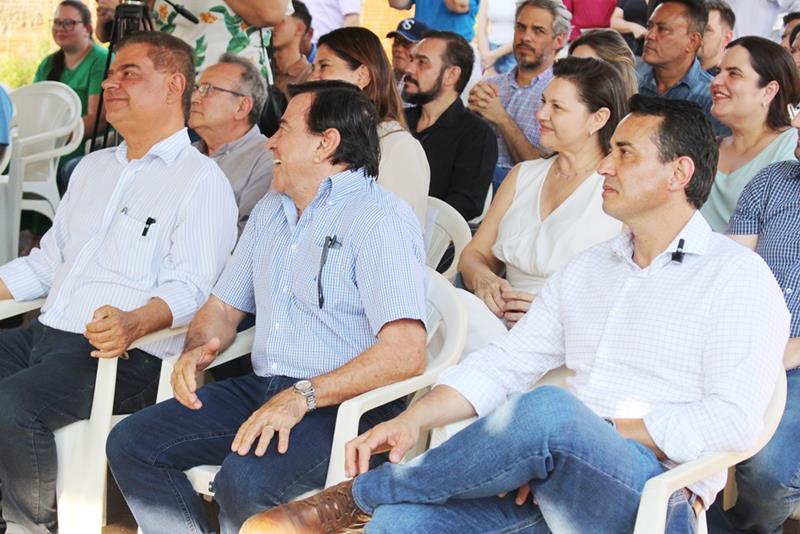 Prefeito Rodrigo Sacuno destaca tríplice parceria que vai realizar o sonho da casa própria de 60 famílias em Naviraí Prefeito Rodrigo Sacuno destaca tríplice parceria que vai realizar o sonho da casa própria de 60 famílias em Naviraí