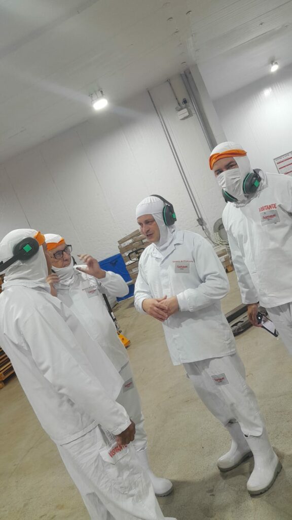 Presidente da Câmara vereador Darci visita frigorífico de frango no Paraná e destaca possibilidade da empresa se instalar em Amambai Presidente da Câmara vereador Darci visita frigorífico de frango no Paraná e destaca possibilidade da empresa se instalar em Amambai