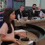Sessão da Câmara de Aral Moreira recebe deputado Júnior Mochi, jovem oradora e homenageia Assunção Ademar Bambil