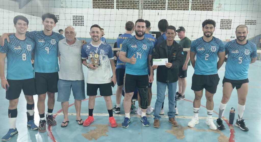 Performace de Sete Quedas é campeã do torneio regional de vôlei masculino em Tacuru