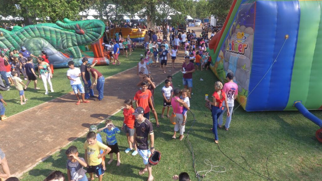 Praça da Alegria reuniu milhares de crianças na Praça João Francisco Lopes, em Iguatemi