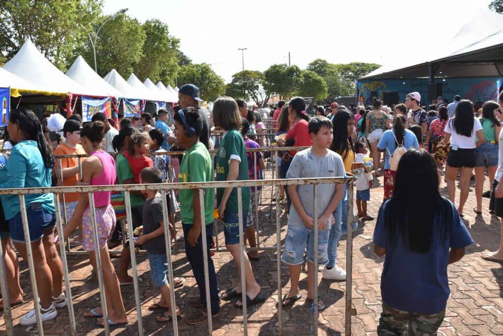Praça da Alegria reuniu milhares de crianças na Praça João Francisco Lopes, em Iguatemi