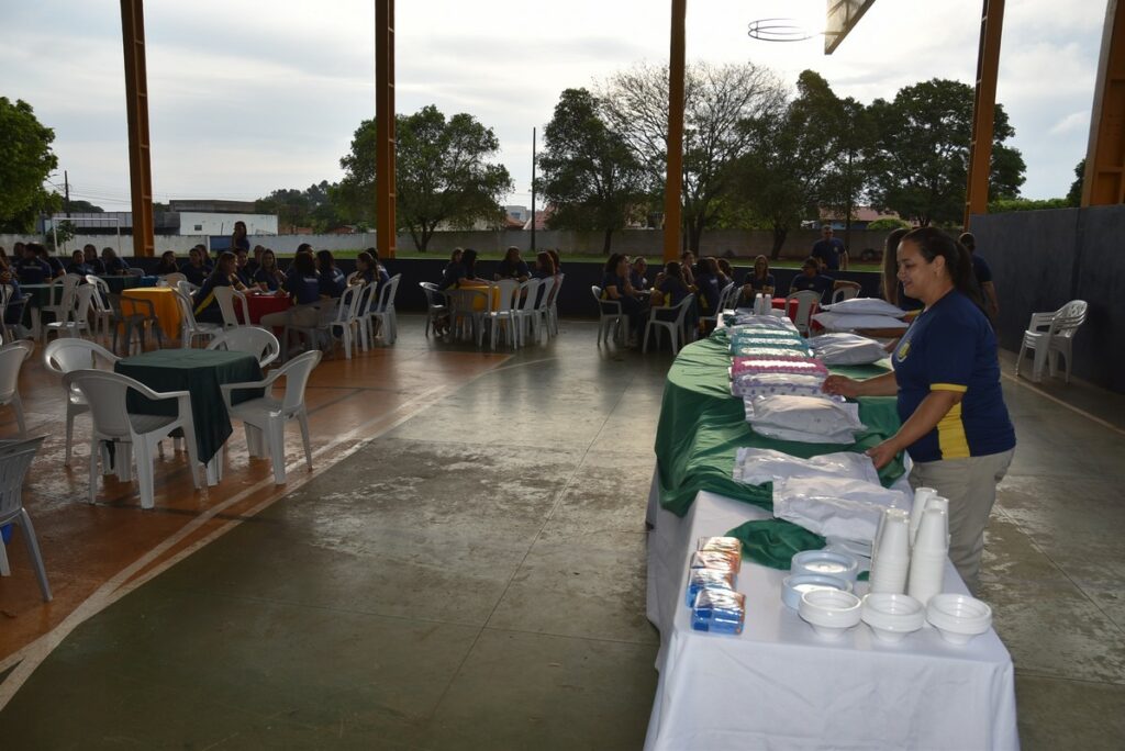 Secretaria de Educação de Iguatemi promove confraternização em comemoração ao Dia dos Professores