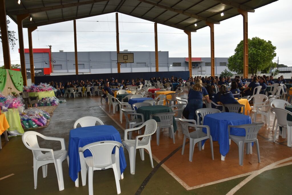 Secretaria de Educação de Iguatemi promove confraternização em comemoração ao Dia dos Professores