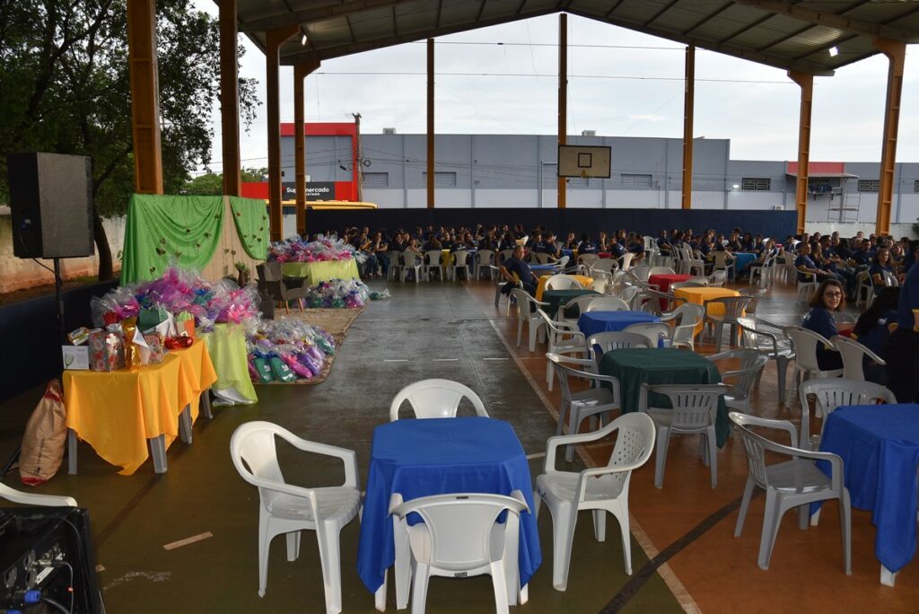 Secretaria de Educação de Iguatemi promove confraternização em comemoração ao Dia dos Professores