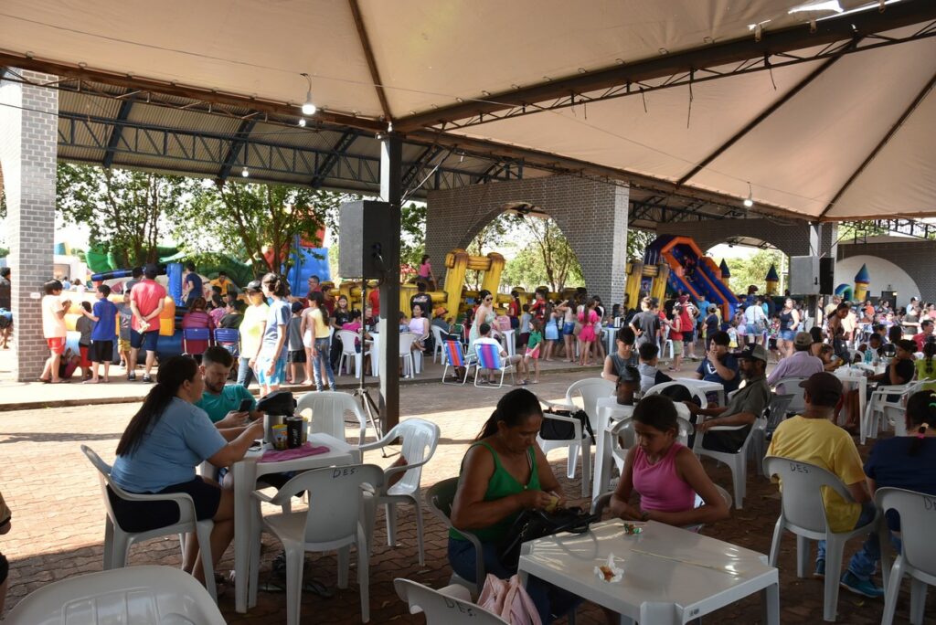 Praça da Alegria reuniu milhares de crianças na Praça João Francisco Lopes, em Iguatemi