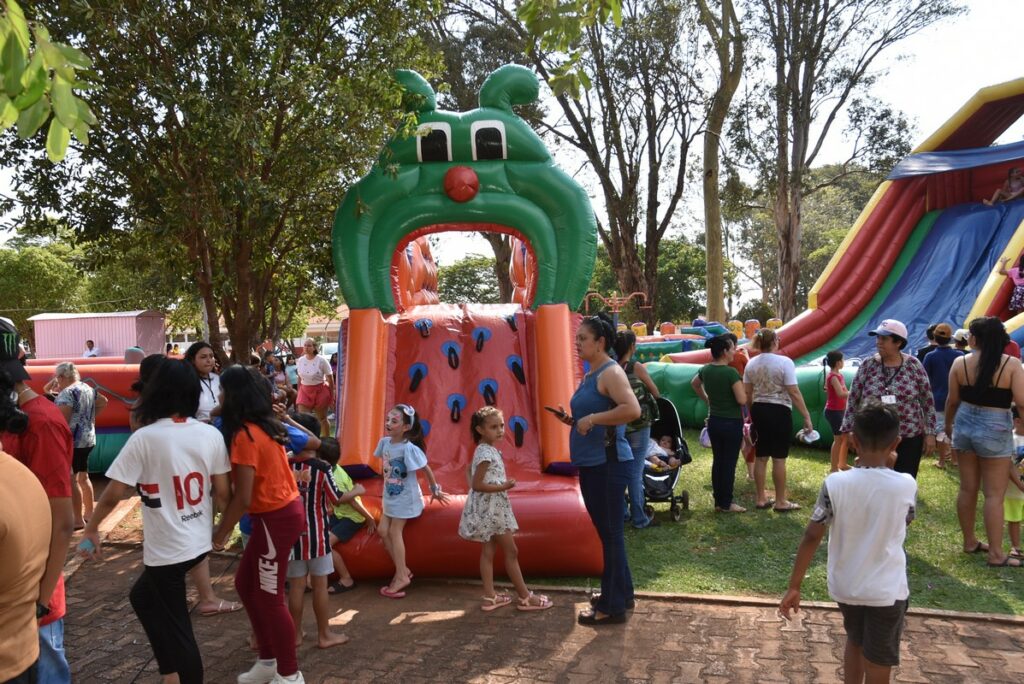 Praça da Alegria reuniu milhares de crianças na Praça João Francisco Lopes, em Iguatemi