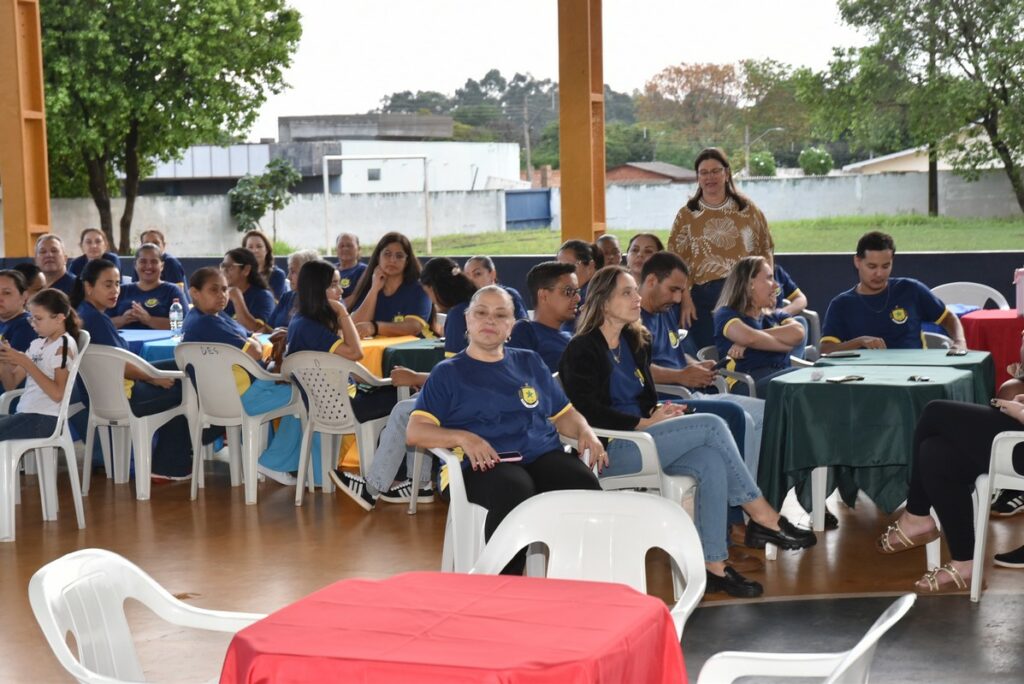 Secretaria de Educação de Iguatemi promove confraternização em comemoração ao Dia dos Professores
