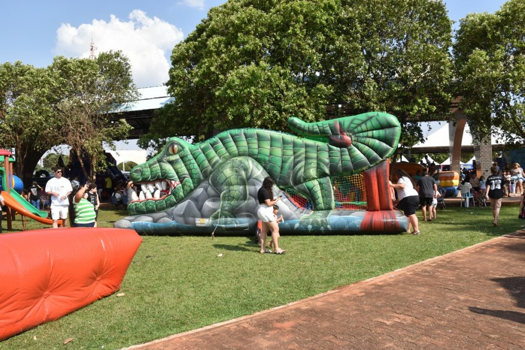 Praça da Alegria reuniu milhares de crianças na Praça João Francisco Lopes, em Iguatemi