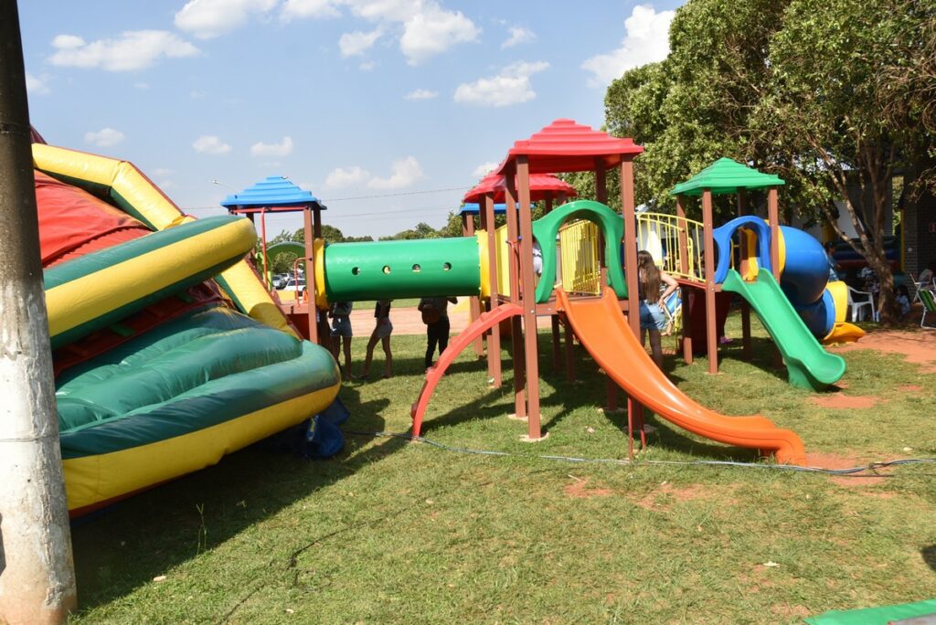 Praça da Alegria reuniu milhares de crianças na Praça João Francisco Lopes, em Iguatemi
