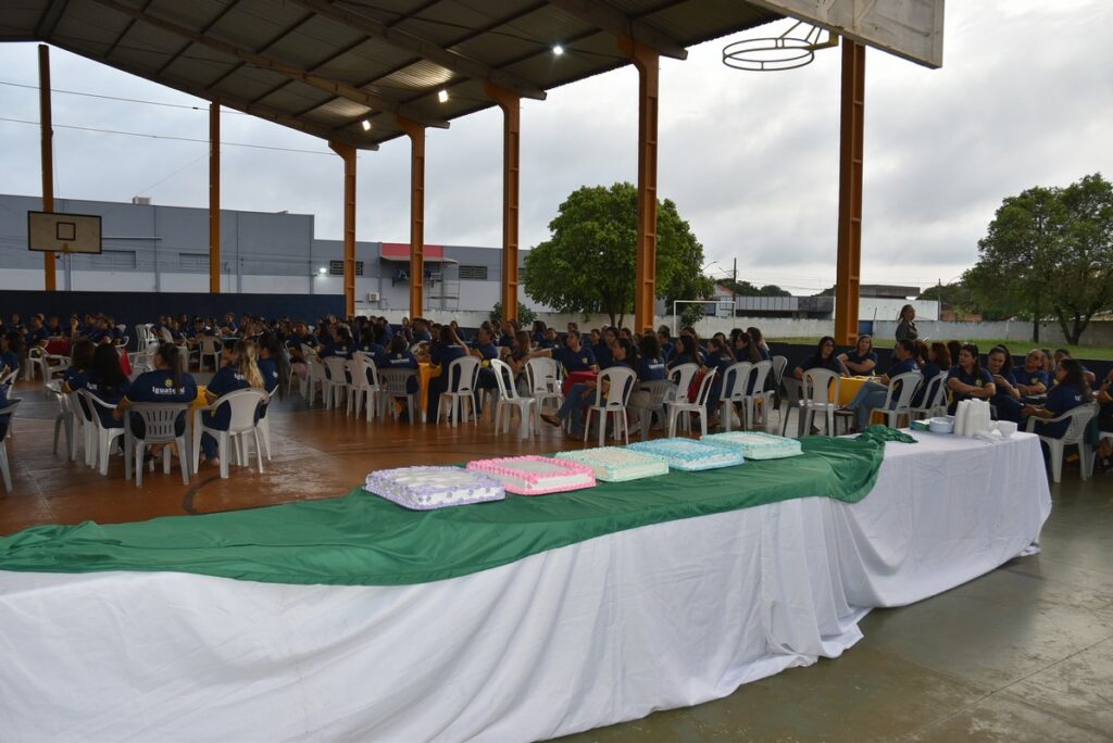 Secretaria de Educação de Iguatemi promove confraternização em comemoração ao Dia dos Professores