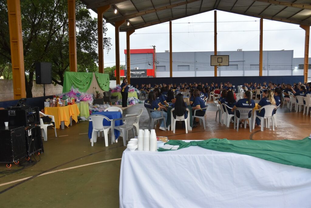 Secretaria de Educação de Iguatemi promove confraternização em comemoração ao Dia dos Professores