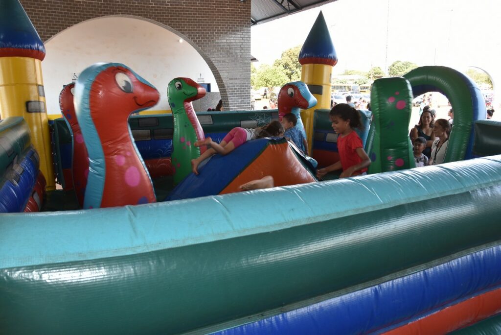 Praça da Alegria reuniu milhares de crianças na Praça João Francisco Lopes, em Iguatemi