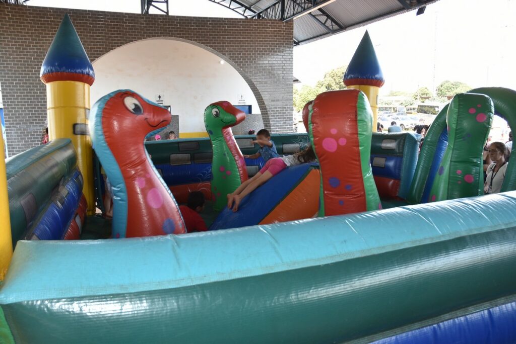 Praça da Alegria reuniu milhares de crianças na Praça João Francisco Lopes, em Iguatemi