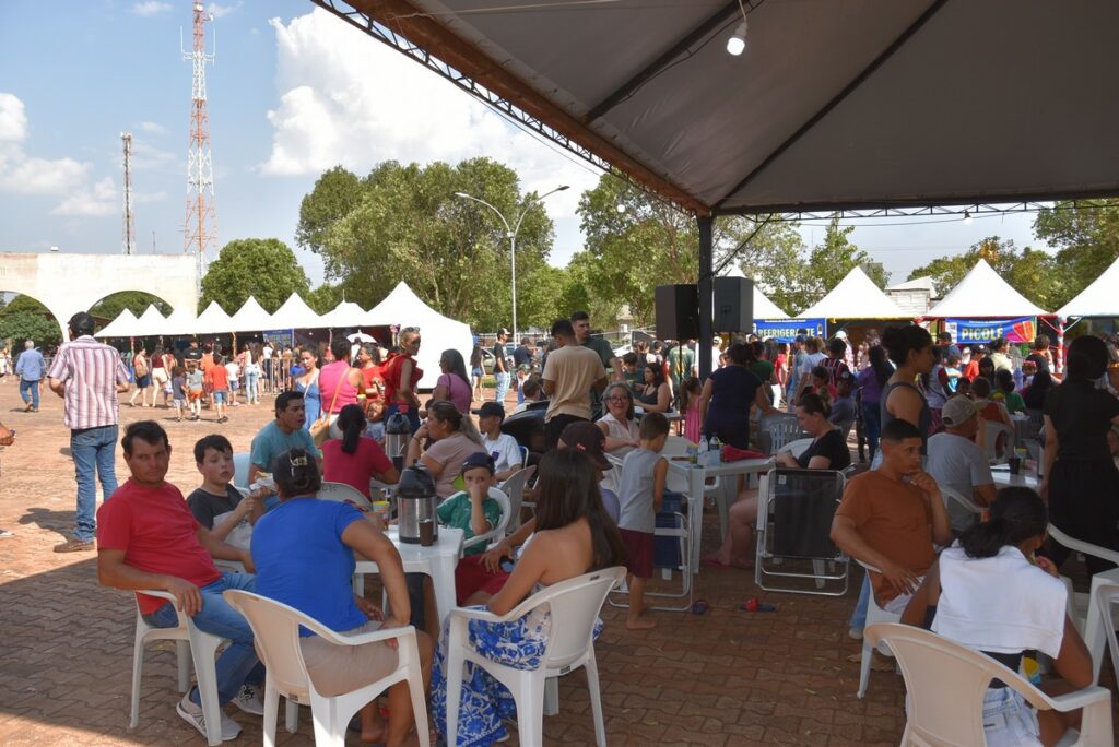 Praça da Alegria reuniu milhares de crianças na Praça João Francisco Lopes, em Iguatemi