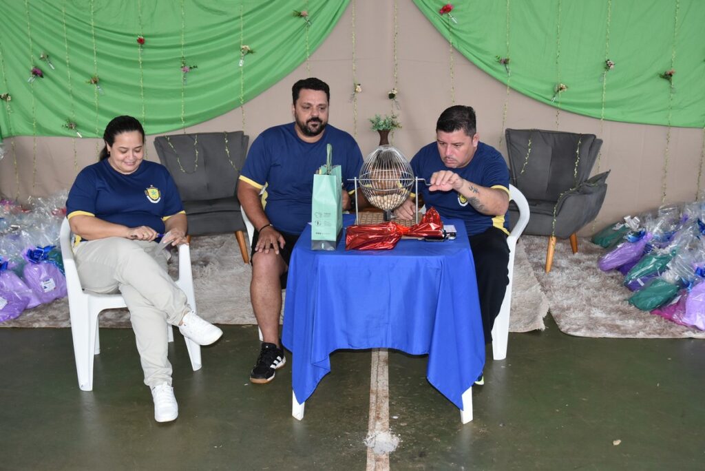 Secretaria de Educação de Iguatemi promove confraternização em comemoração ao Dia dos Professores