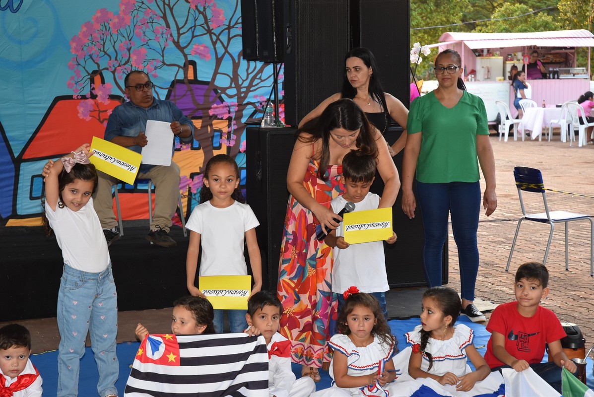Mostra Cultural 2025 retratou costumes e tradições de Iguatemi e homenagens aos prefeitos e pioneiros