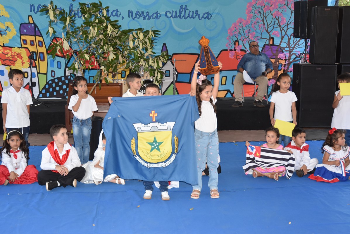 Mostra Cultural 2025 retratou costumes e tradições de Iguatemi e homenagens aos prefeitos e pioneiros