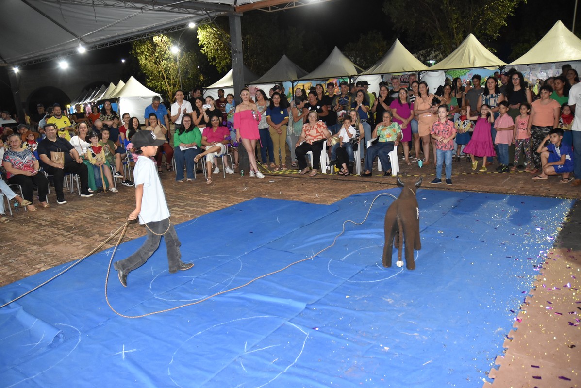Mostra Cultural 2025 retratou costumes e tradições de Iguatemi e homenagens aos prefeitos e pioneiros